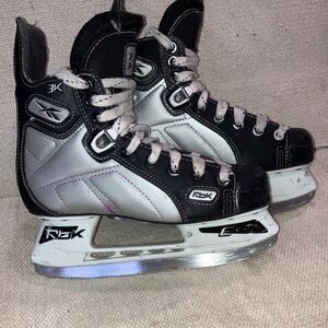 Reebok kids skate size 3  Hockey 3K ice skates